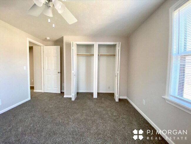 Foto del edificio - 4 Bedroom, 2 Bathroom House For Lease