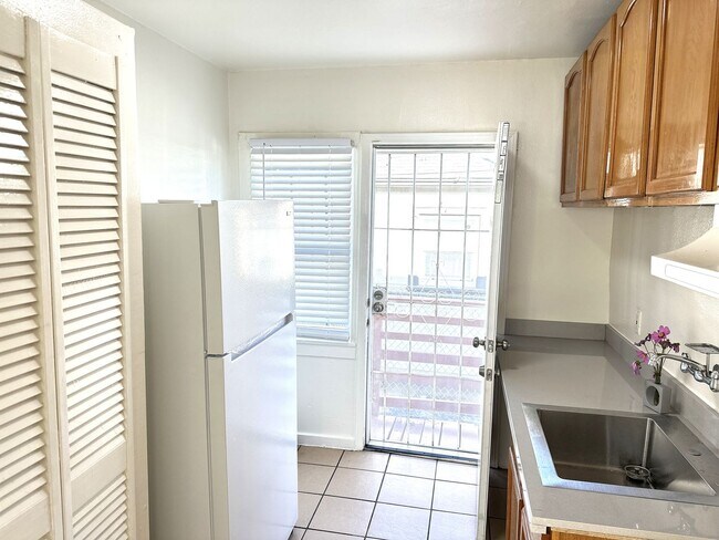 Building Photo - 2648