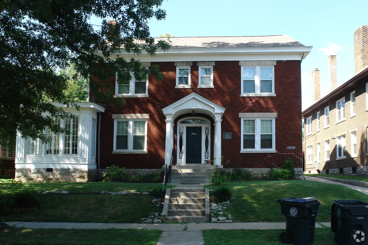 Foto del edificio - 266 Lyndhurst Pl