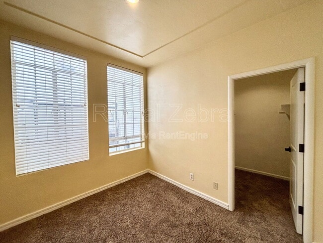 Foto del edificio - 317 W Main St