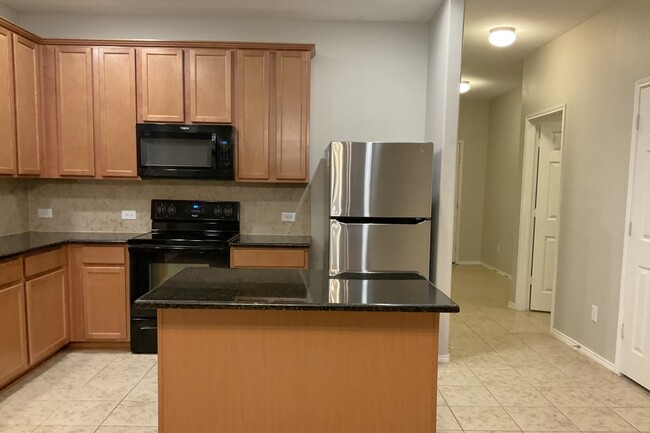 Building Photo - 2073 Rosebury