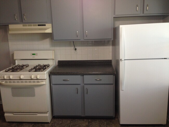 Building Photo - 2415 Midway Dr