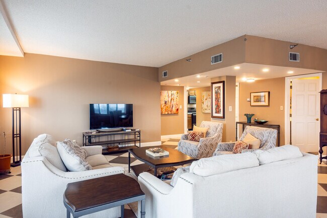 Foto del edificio - 355 S Broadway