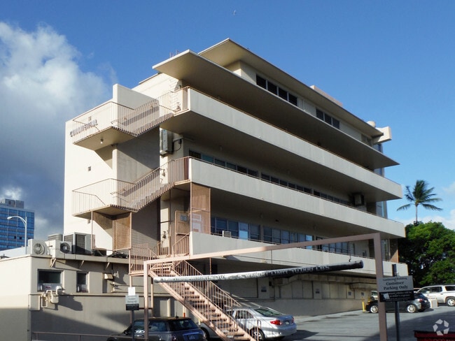 Building Photo - 1521 Kalakaua Ave