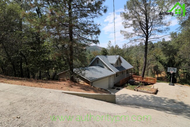 Building Photo - 22180 Sunshine Way