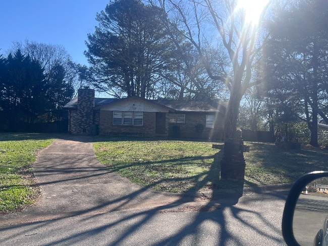 Building Photo - 2206 Glen Iris Rd NW