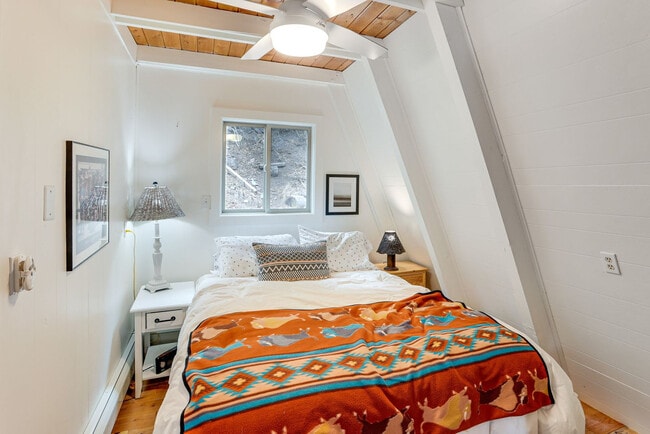 Foto del edificio - 420 N Pinecrest Dr