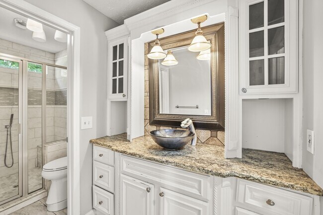 Foto del edificio - 3127 Creekview Ln