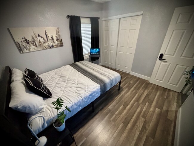 Foto del edificio - 151 Manganese St