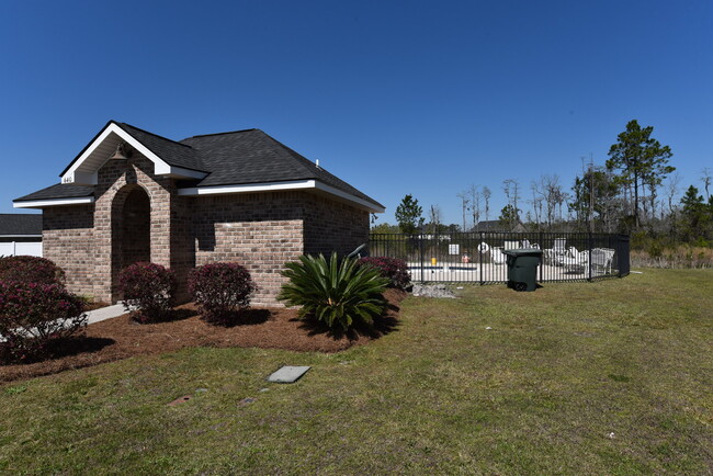 Building Photo - 3 Br, 2 1/2 Ba Home In Griffin Park, Hines...