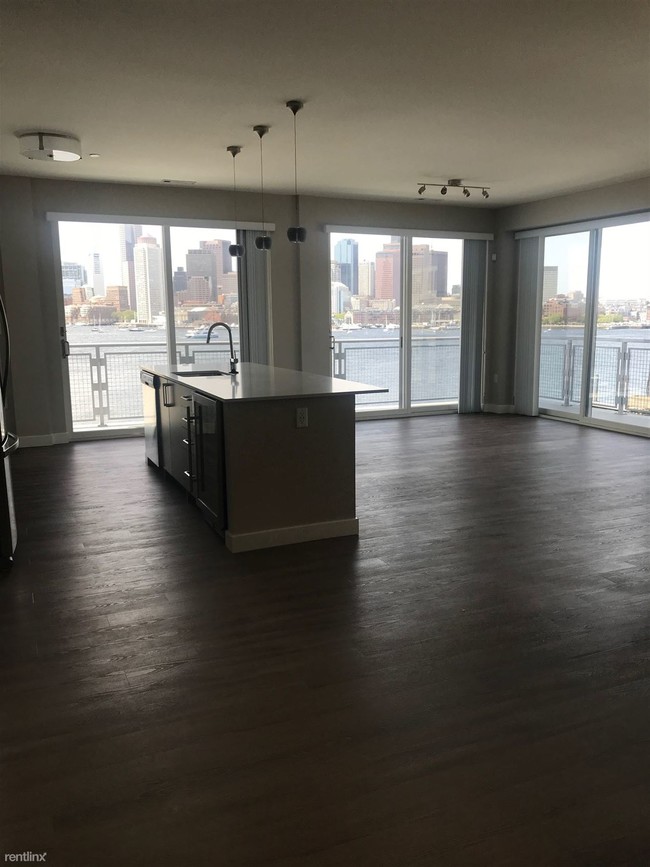 Foto del edificio - 3 br, 2 bath Apartment - 6 Marginal St # 506