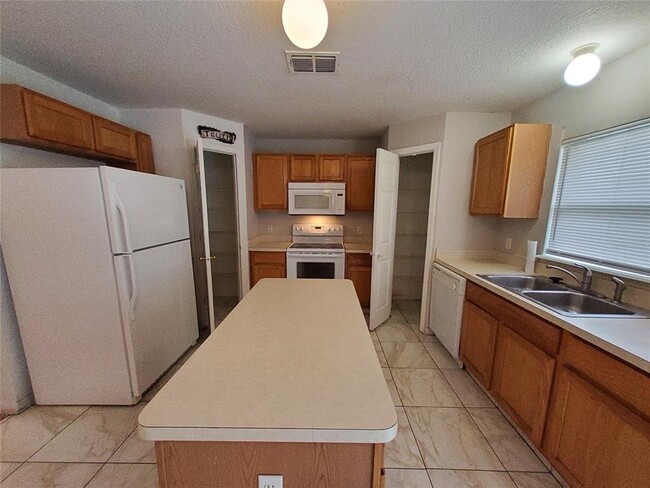 Foto del edificio - 103 Richmar Ave