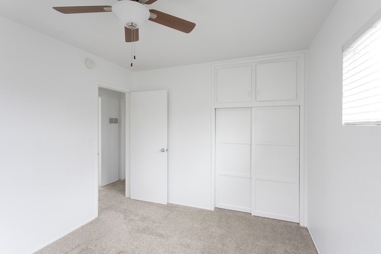 Building Photo - Bright 2 BR in Pacific Beach with 2 Parkin...