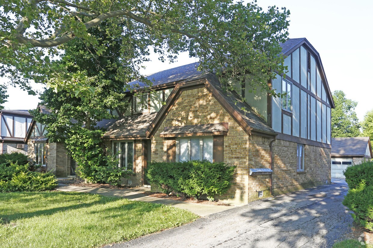 Primary Photo - 2330 Rockspring Rd