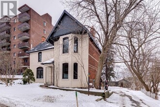 Building Photo - 167 Collier St
