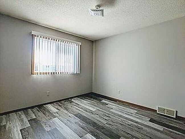 Building Photo - 230 Leighton Dr