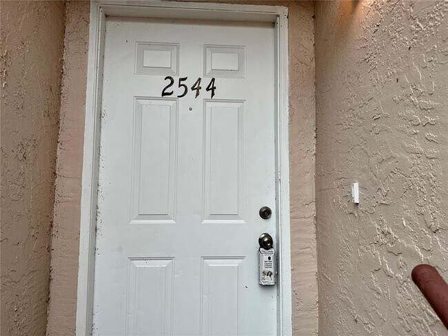 Foto del edificio - 2544 Lakeway Branch Dr