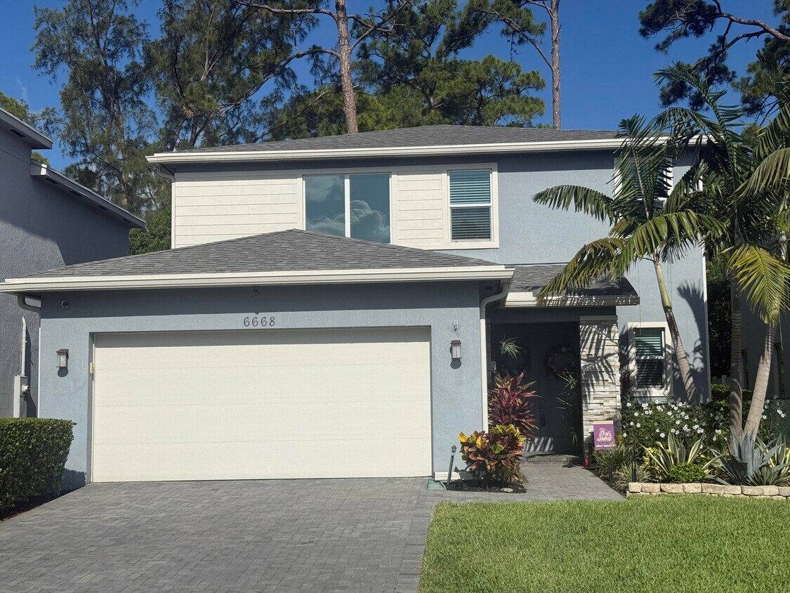 Foto principal - 6668 Pointe of Woods Dr