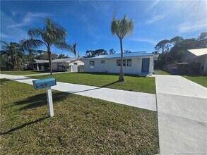 Building Photo - 5968 SE Avalon Dr