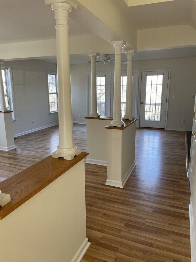 Building Photo - 1435 Glenside Green Ct