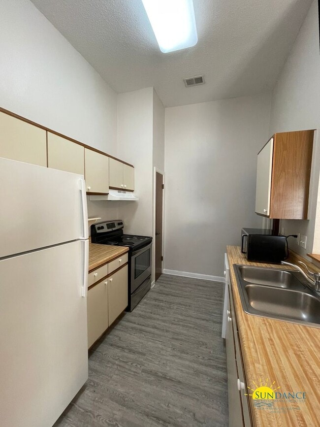 Building Photo - Beautifully Updated 2-Bedroom Duplex in Fort Walton Beach!