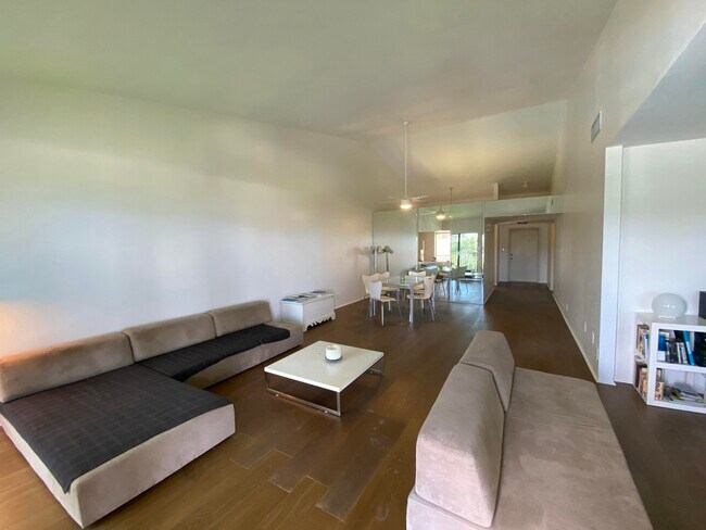 Building Photo - 5801 N Ocean Blvd