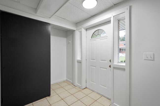 Building Photo - 230-228 Universal Rd