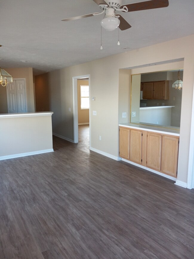 Building Photo - 589 Blue River Ct