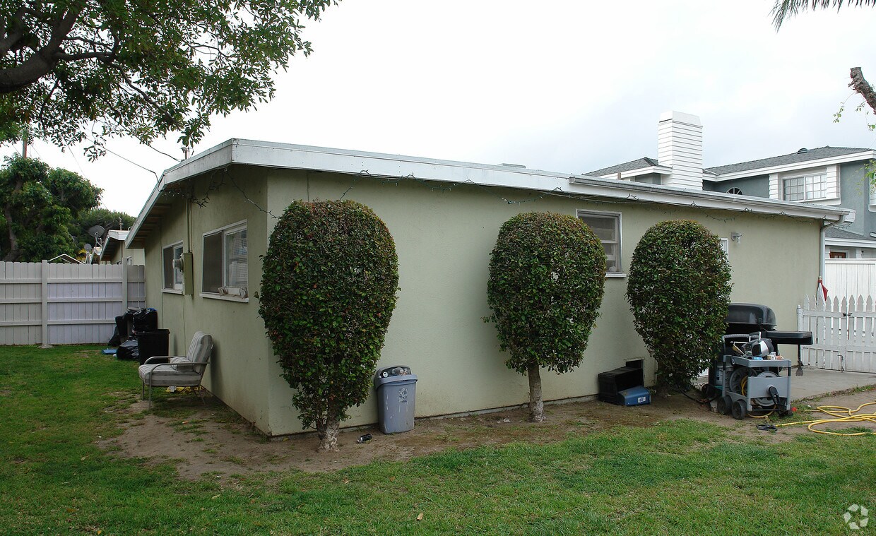 Primary Photo - 2658 Santa Ana Ave