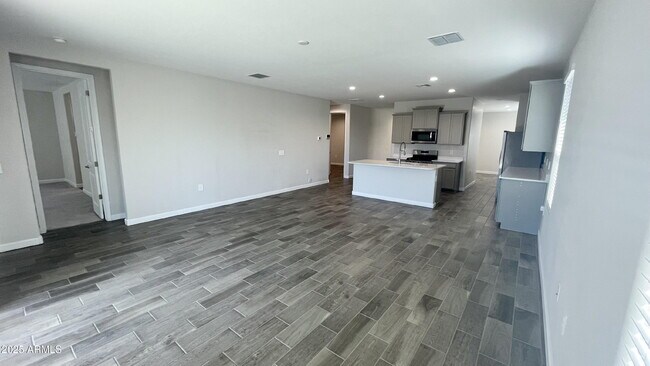 Foto del edificio - 37845 W Santa Barbara Ave