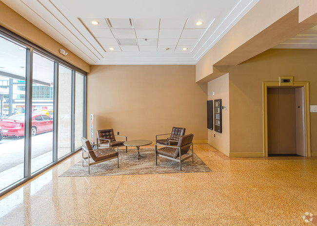 Lobby Photo - Atrium Life