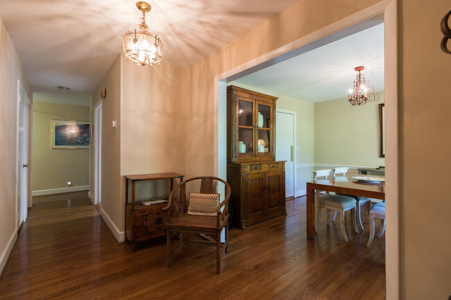 Foto del edificio - 4203 Henderson Rd