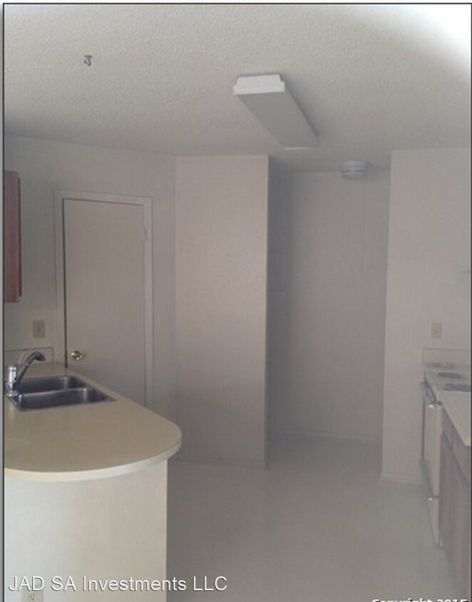 Foto del edificio - 2 br, 2 bath House - 11743 Spring Dale