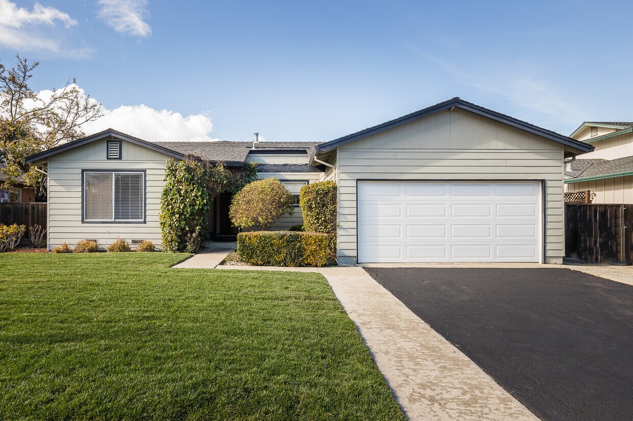 Primary Photo - 950 San Pierre Way