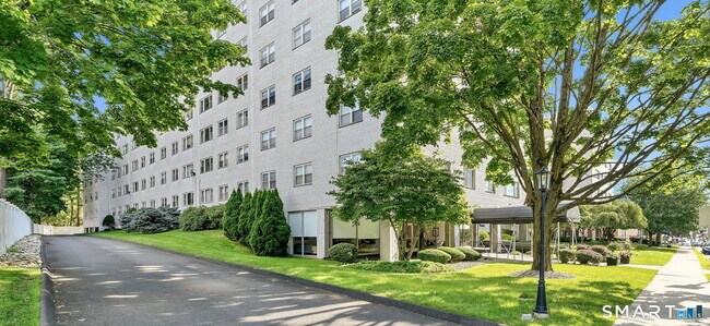 Foto del edificio - 887 Farmington Ave