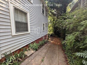 Building Photo - 513 S Hawthorne Rd