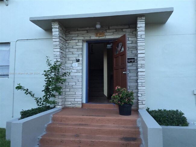 Building Photo - 8340 Crespi Blvd