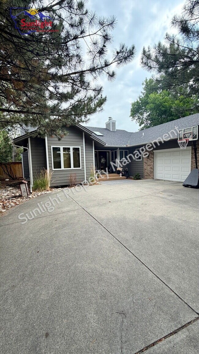 Foto del edificio - 4-Bedroom Retreat with 3.5 Baths in Billings – 4,378 Sq. Ft. of Comfort on Rimrock Road!