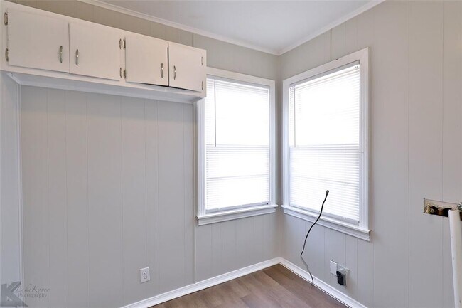 Foto del edificio - 2026 Over St