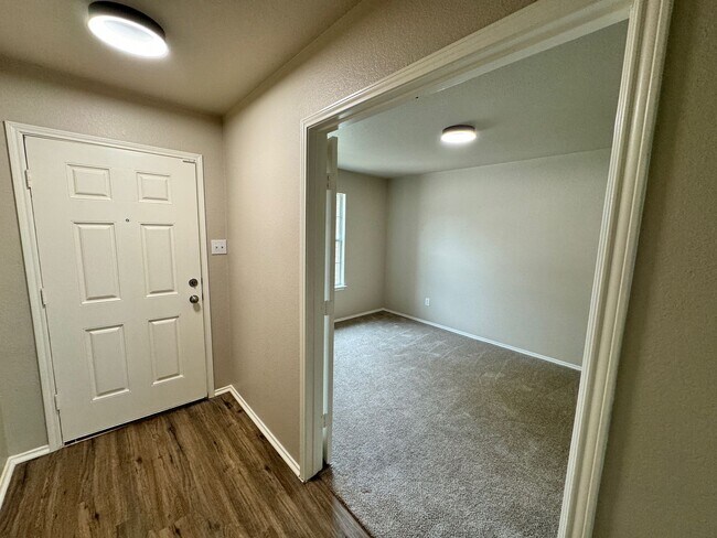 Foto del edificio - Beautifully 3 Bed, 2 Bath Renovated Home Near Austin – Spacious Layout & Community Perks