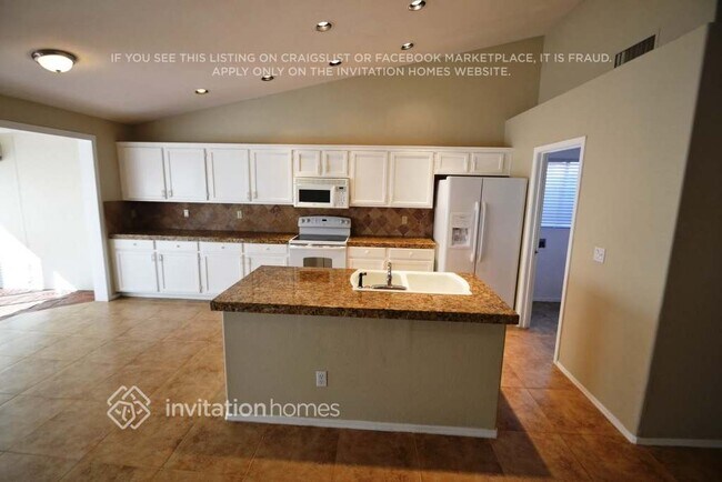 Foto del edificio - 1669 E Golden Ln