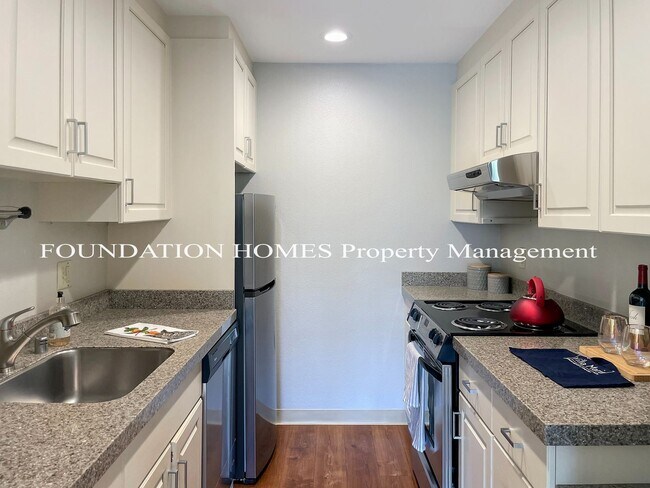 Building Photo - 1 br, 2 bath House - 100 Thorndale Dr  #133