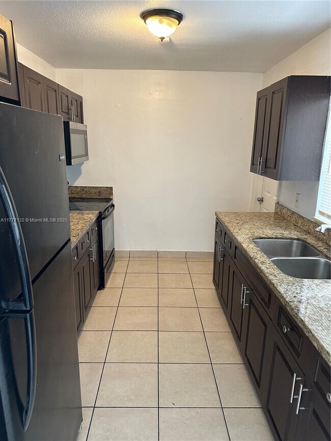 Foto del edificio - 210 NW 18th St