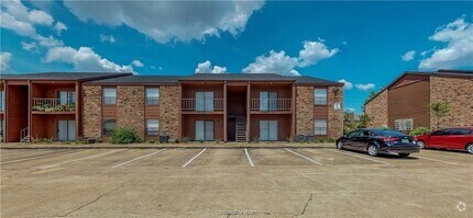 Building Photo - 904 University Oaks Blvd