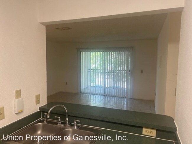 Building Photo - 2 br, 2 bath House - 3705 SW 27th St #1125
