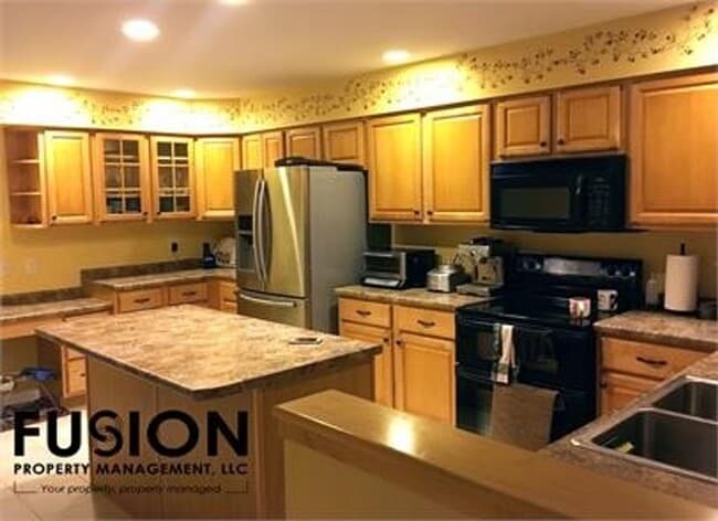 Building Photo - Beautiful 3-bedroom Condo in Essex Junction with Garage!