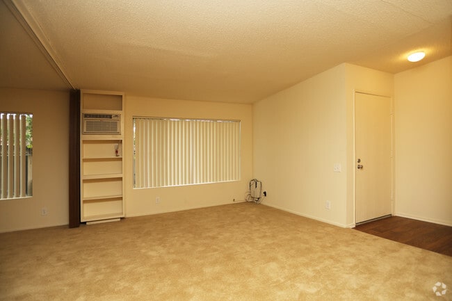 Estudio: Sala de estar - Charter Oaks Apartments