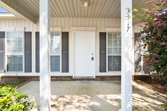 Foto del edificio - 33171 Stables Dr