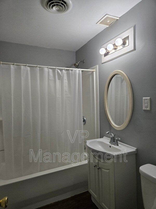 Foto del edificio - 7420 N Oak St