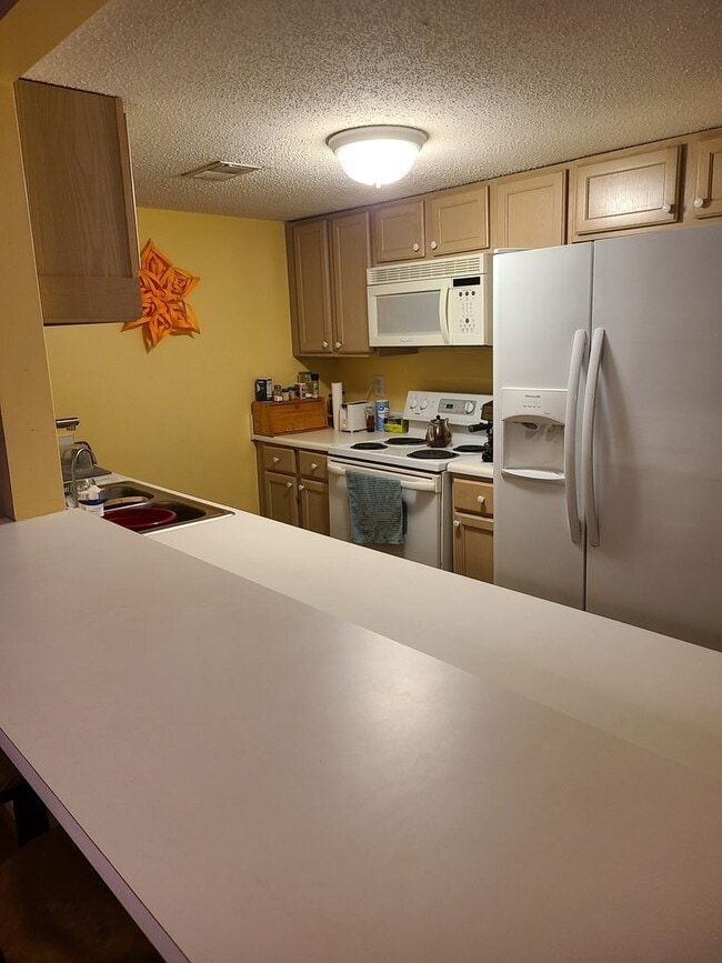 Foto del edificio - 5004 Falling Creek Ln